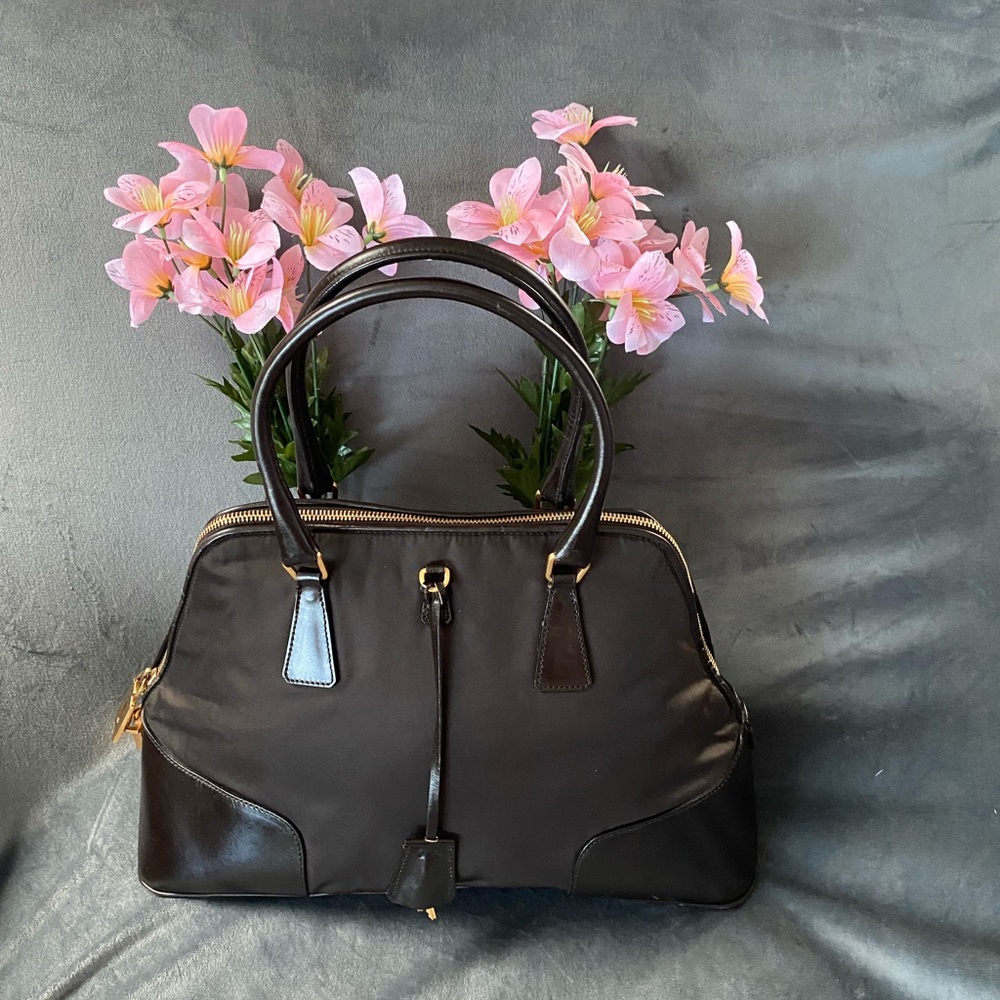 Prada Tessuto  Iconic Nylon and leather handbag - Picture 3 of 7